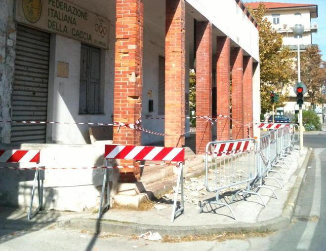 Calcinacci da rimuovere all’ex Camera del lavoro