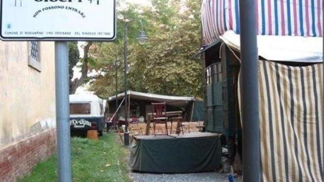 Camping in piazza, multato il teatro
