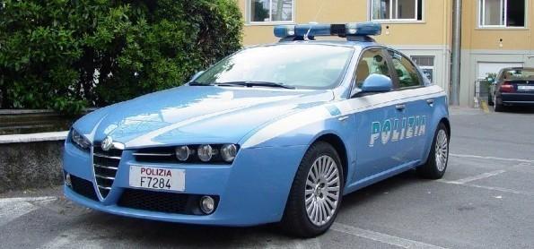 La prende per il collo e poi la perseguita: arrestato per stalking 
