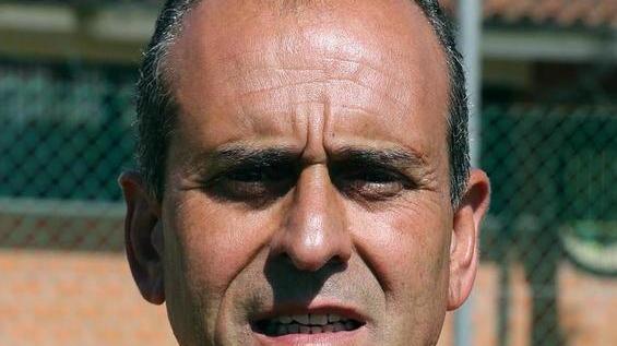 Gambassi col vestito buono per uno storico debutto