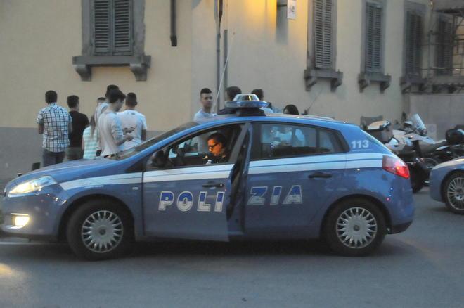 Cercano di rubare in una casa: due donne denunciate 