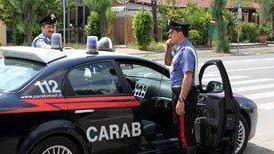 Minaccia i vicini col fucile, denunciato