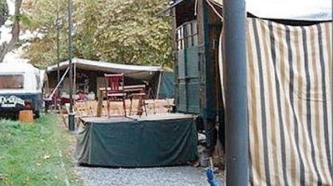 Multati gli artisti di strada «Campeggiavano in piazza»