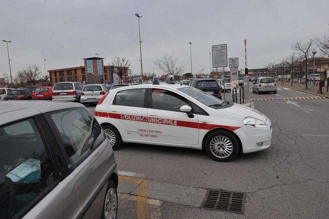 Ancora controlli della Municipale anti parcheggiatori abusivi 