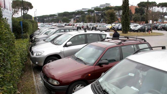 Da 50 centesimi a un euro per parcheggiare all’ospedale Versilia