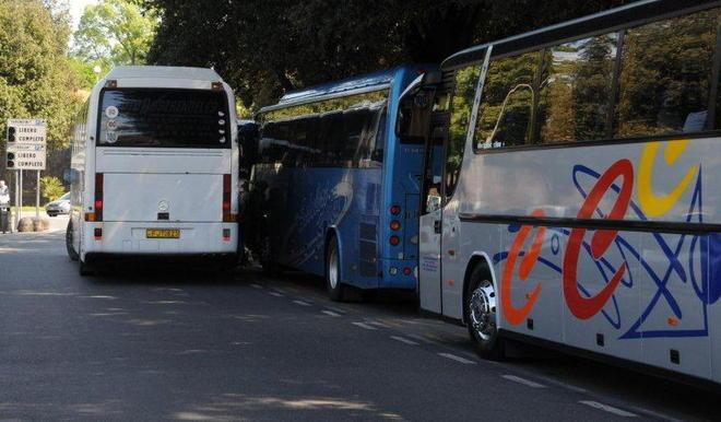 «Ticket sui bus turistici, Lucca non segua Firenze» 