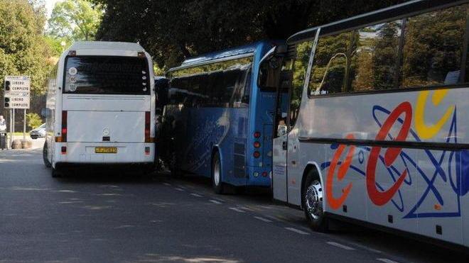«Ticket sui bus turistici, Lucca non segua Firenze»