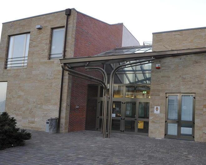 Lo chiamano al lavoro ma è morto da 10 anni 