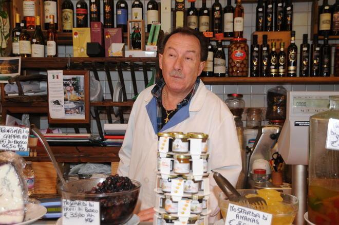 Roberto Isola picchiato e rapinato di tremila euro 