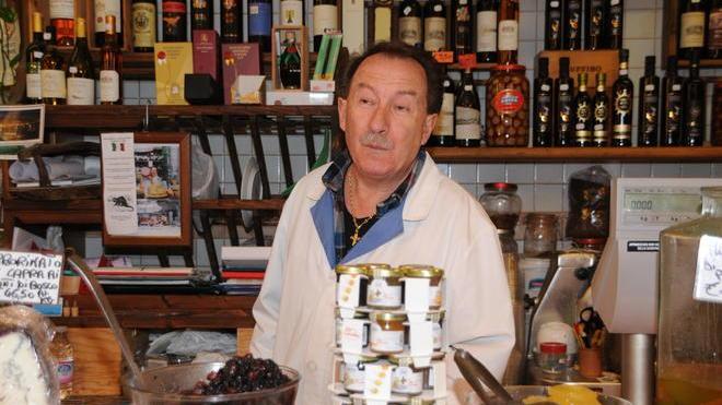 Roberto Isola picchiato e rapinato di tremila euro