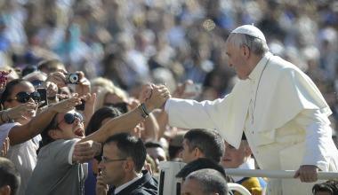 Papa Francesco tocca il cuore dei pratesi che lo invitano a venire a Prato CRONACA/FOTO /VIDEO 