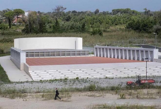 Il teatro di Calambrone è una cattedrale nel deserto 
