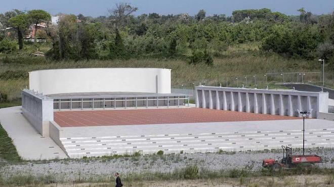 Il teatro di Calambrone è una cattedrale nel deserto