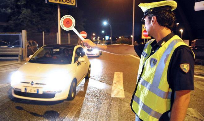 Le multe erano sue la patente no Scatta la denuncia