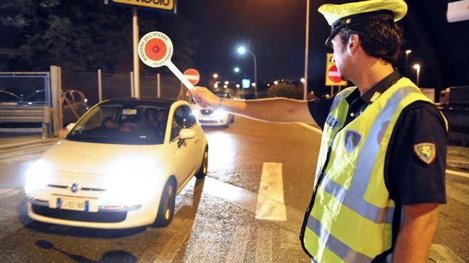 Le multe erano sue la patente no Scatta la denuncia