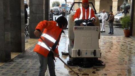 Scatta l’operazione pulizia «Così lucideremo il centro»