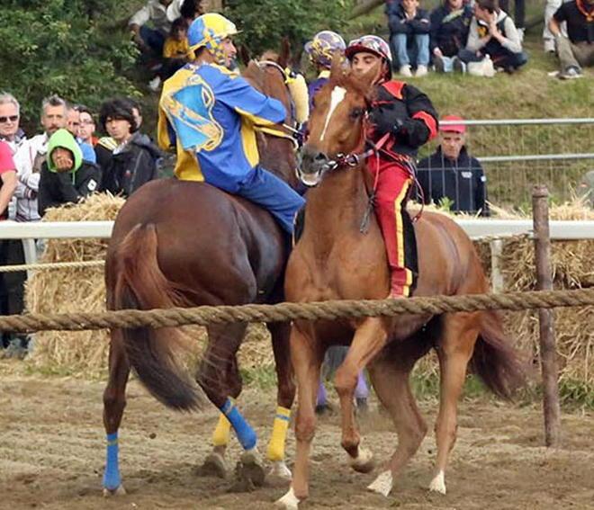 Esclusi dal Palio per 2 anni i fantini Mulas e Caria 