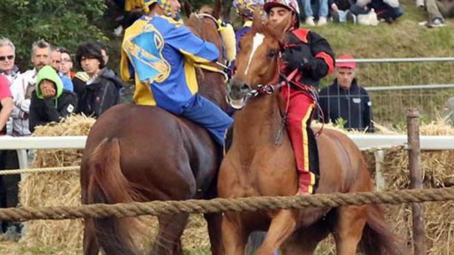 Esclusi dal Palio per 2 anni i fantini Mulas e Caria