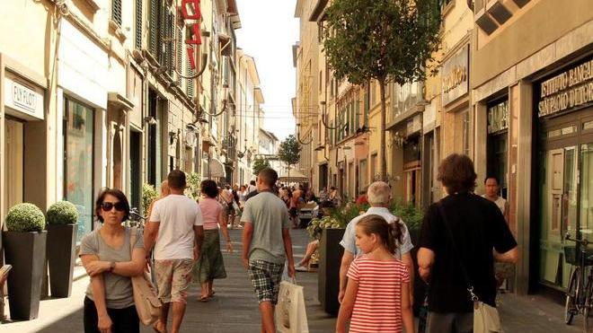 Domenica tutti aperti ma scatta il malcontento