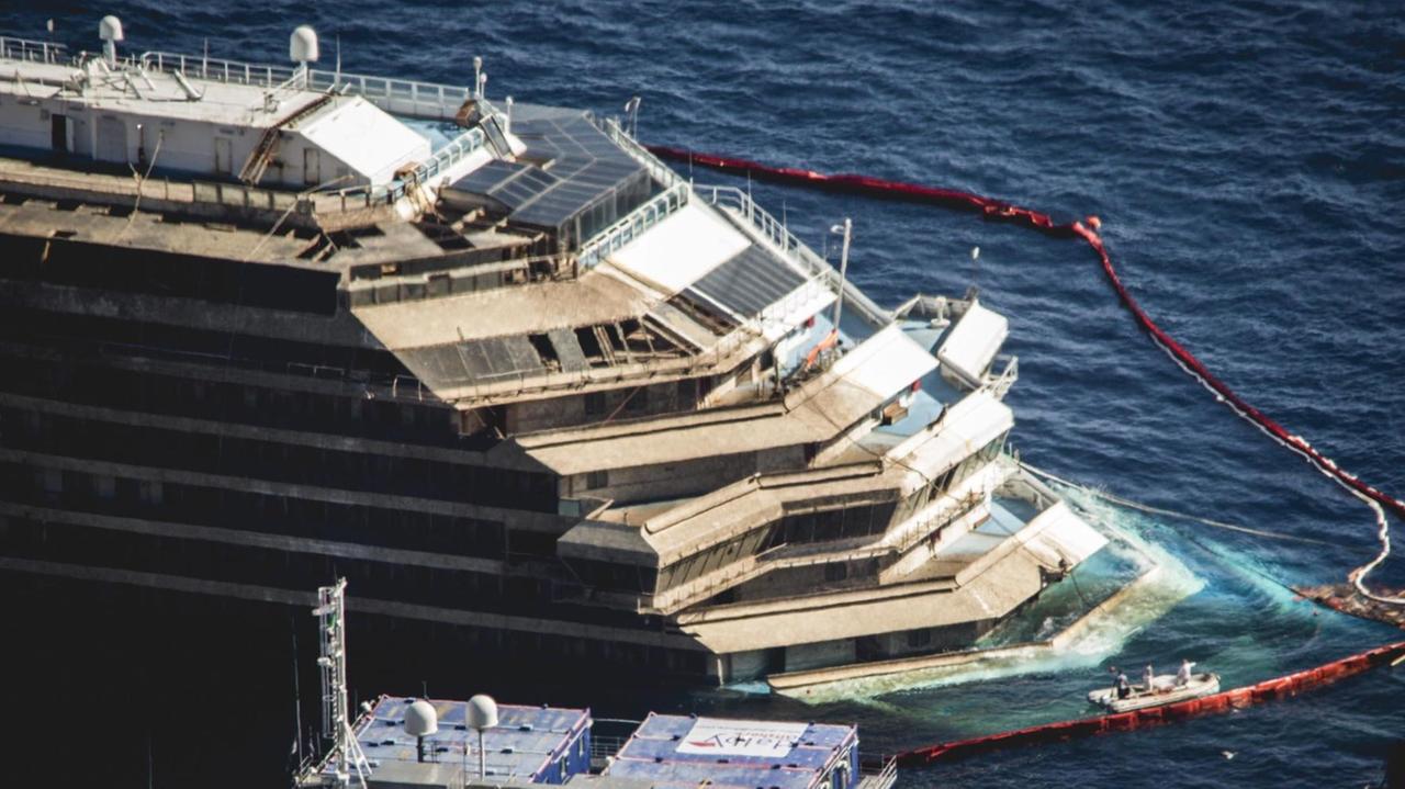 Concordia: fiori per i dispersi, inizia il lavoro dei robot