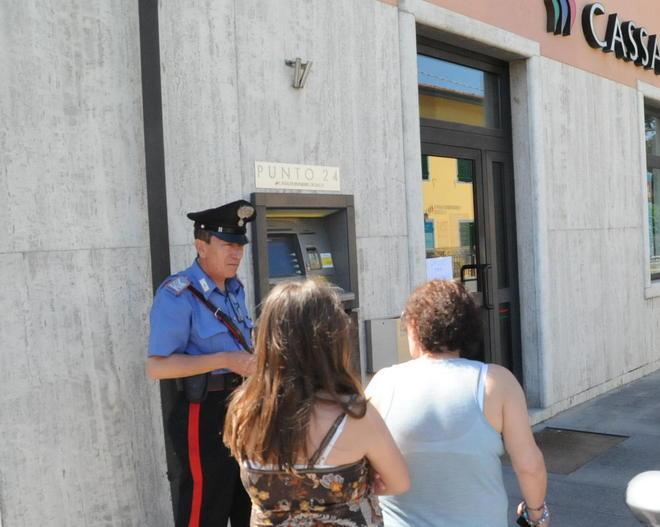 Bandito solitario armato di pistola rapina il Banco Popolare di Lappato 