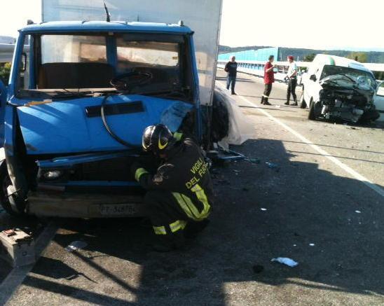 Scontro frontale, grave un giovane 