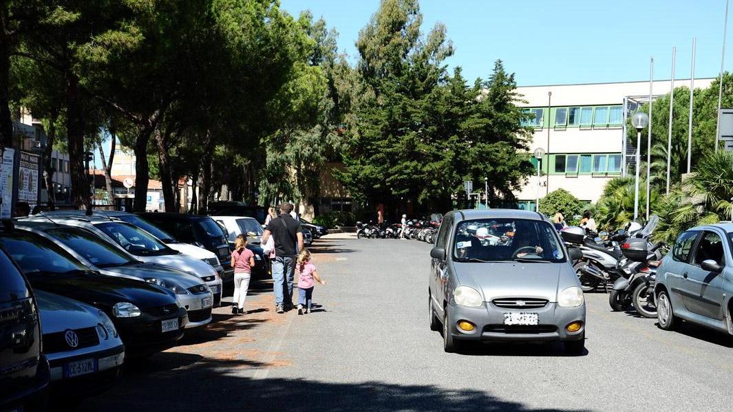 Il pasticcio di via Fucini «Come si parcheggia?»