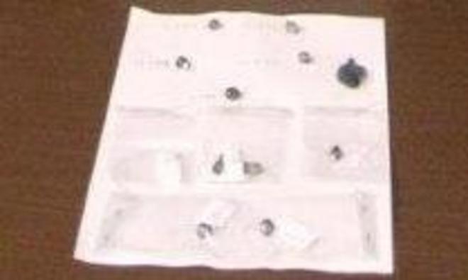 Vede i carabinieri e getta la droga nella fuga: arrestato