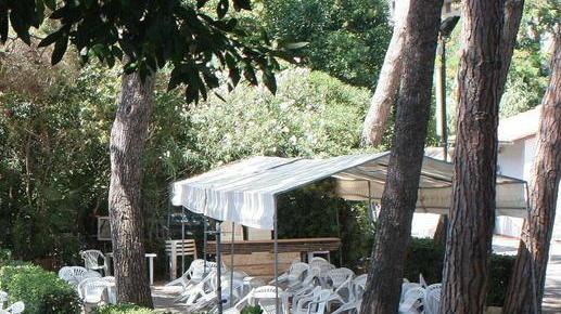 Bagarre per il parco di Caletta, affidato a un circolo livornese