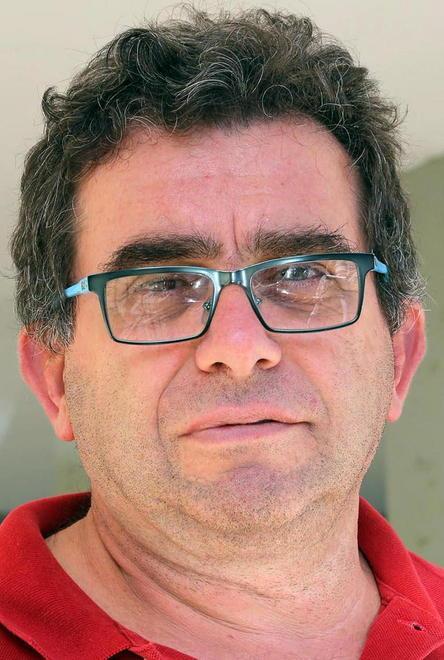 Troppo sporco nel parco lo puliscono i residenti 