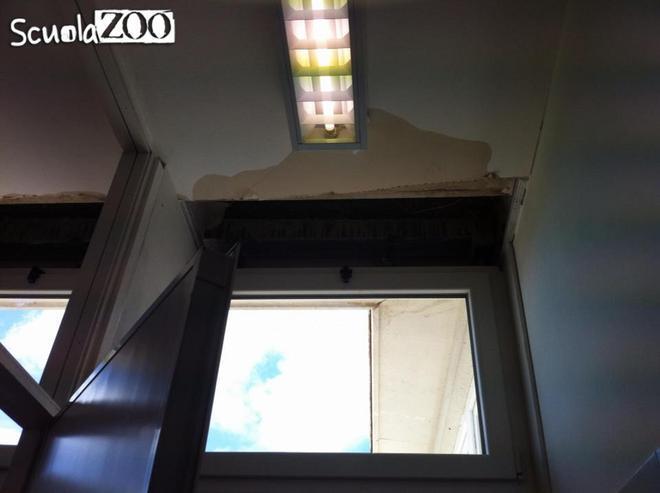 Studenti in aula durante i lavori di bonifica dall’amianto 