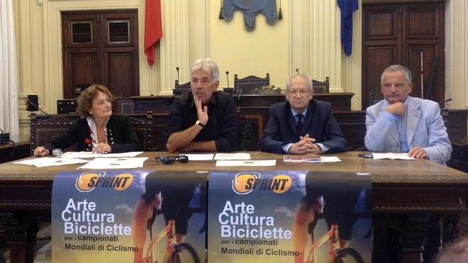 La bicicletta in tutte le salse: via alle mostre d’arte e agli appuntamenti in piazza