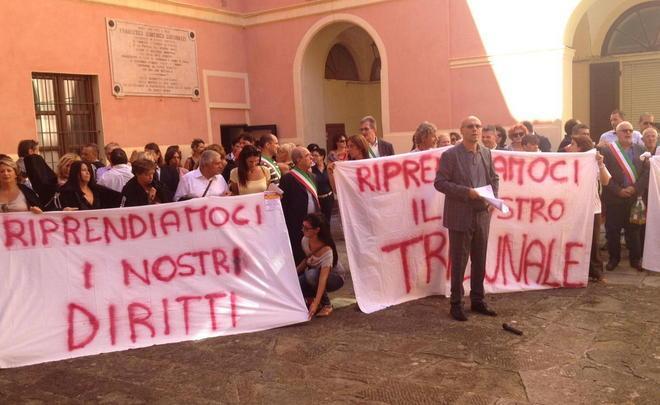 «Gli elbani restituiscano 27mila tessere elettorali» 