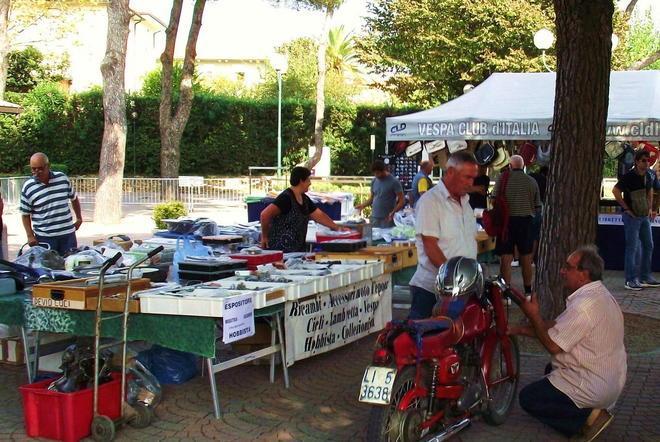 Auto e moto d’epoca, mercato e mostra