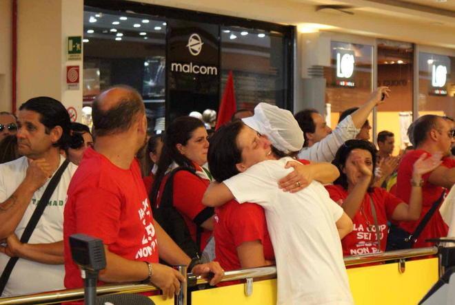 Protestano i dipendenti Coop di Afragola
