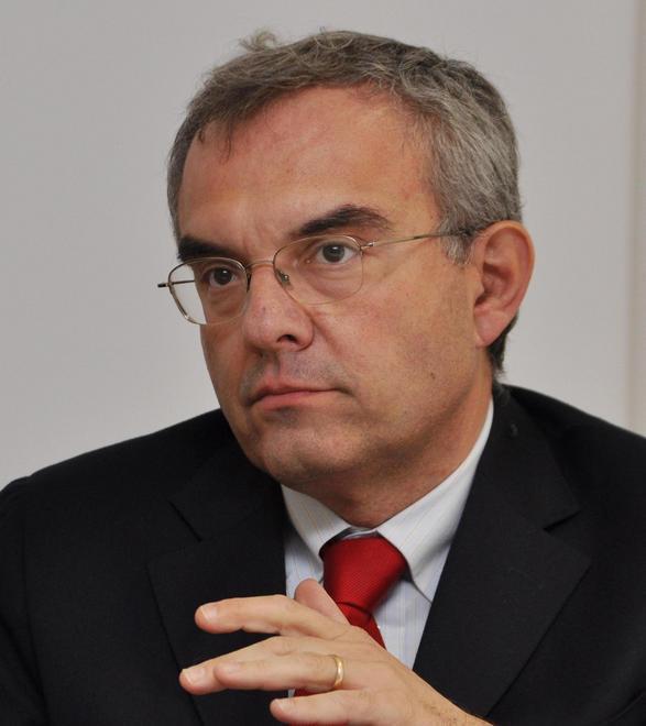 Vigile col doppio lavoro: sarà processato 