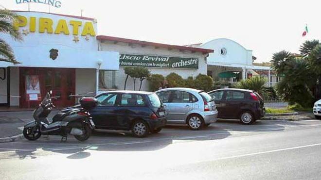 In auto dopo aver bevuto, travolge una 65enne