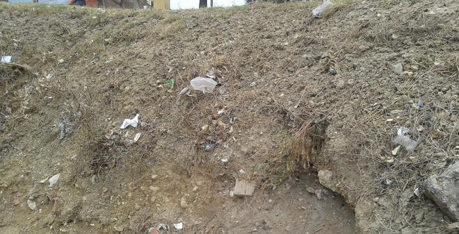 Pezzi di amianto a due passi dal mare 