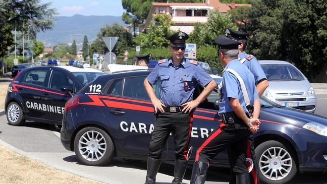 Rubava benzina da uno scooter, giovane arrestato