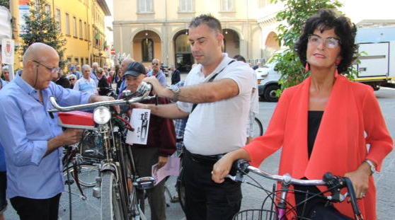Tanto nervosismo: fischiato l’assessore 