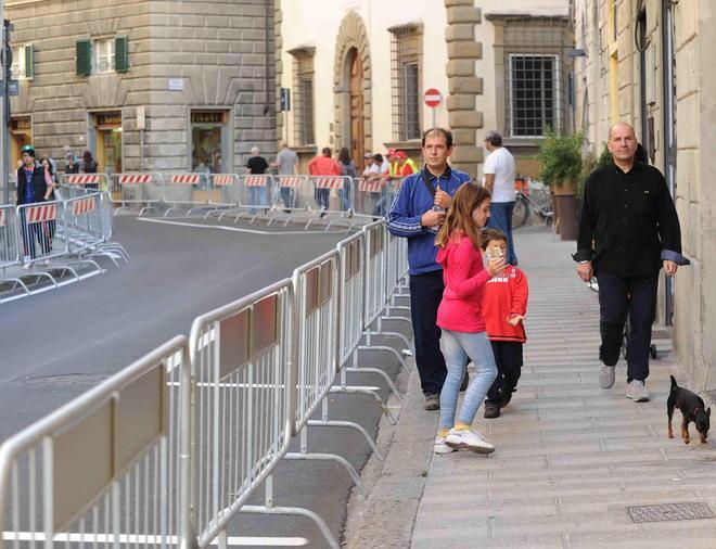 Sotto gli occhi di 150 tv scatta la crono rosa 