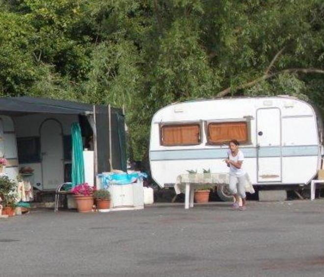 I Berretti bianchi: Rom abbandonati in strada