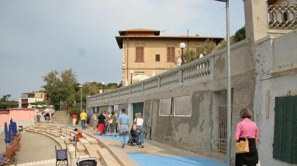 Il lungomare resta al buio Protestano i residenti
