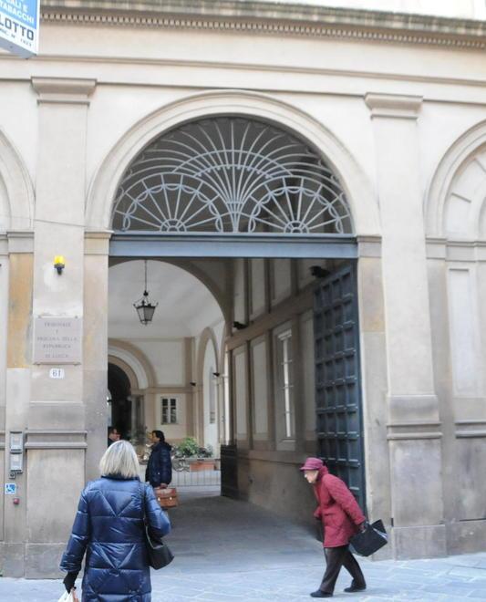 Esposto in procura per i cattivi odori del bricchettaggio 