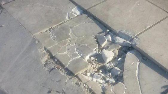 «Piazza Menconi a Marina? Ormai è un percorso di guerra»