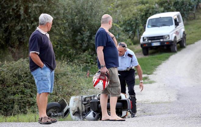 Cade dallo scooter, è grave 