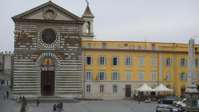 Prato, è “multa selvaggia” di sera in piazza San Francesco