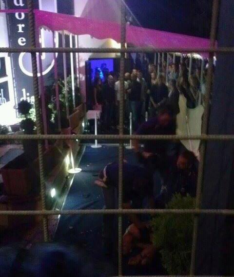 Discoteca J’Adore, padre e figlio aggrediscono i poliziotti: denunciati 