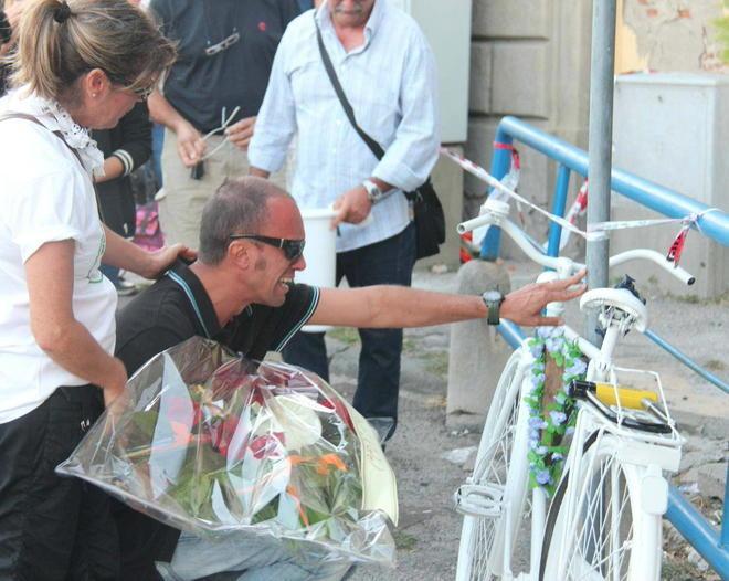 Una bici bianca in piazza San Marco per ricordare Carlo Bondi 