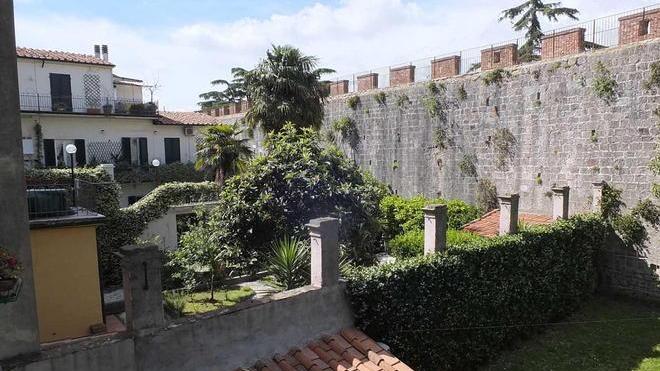 Mura antiche, intesa Comune-abitanti su pannelli e divieti